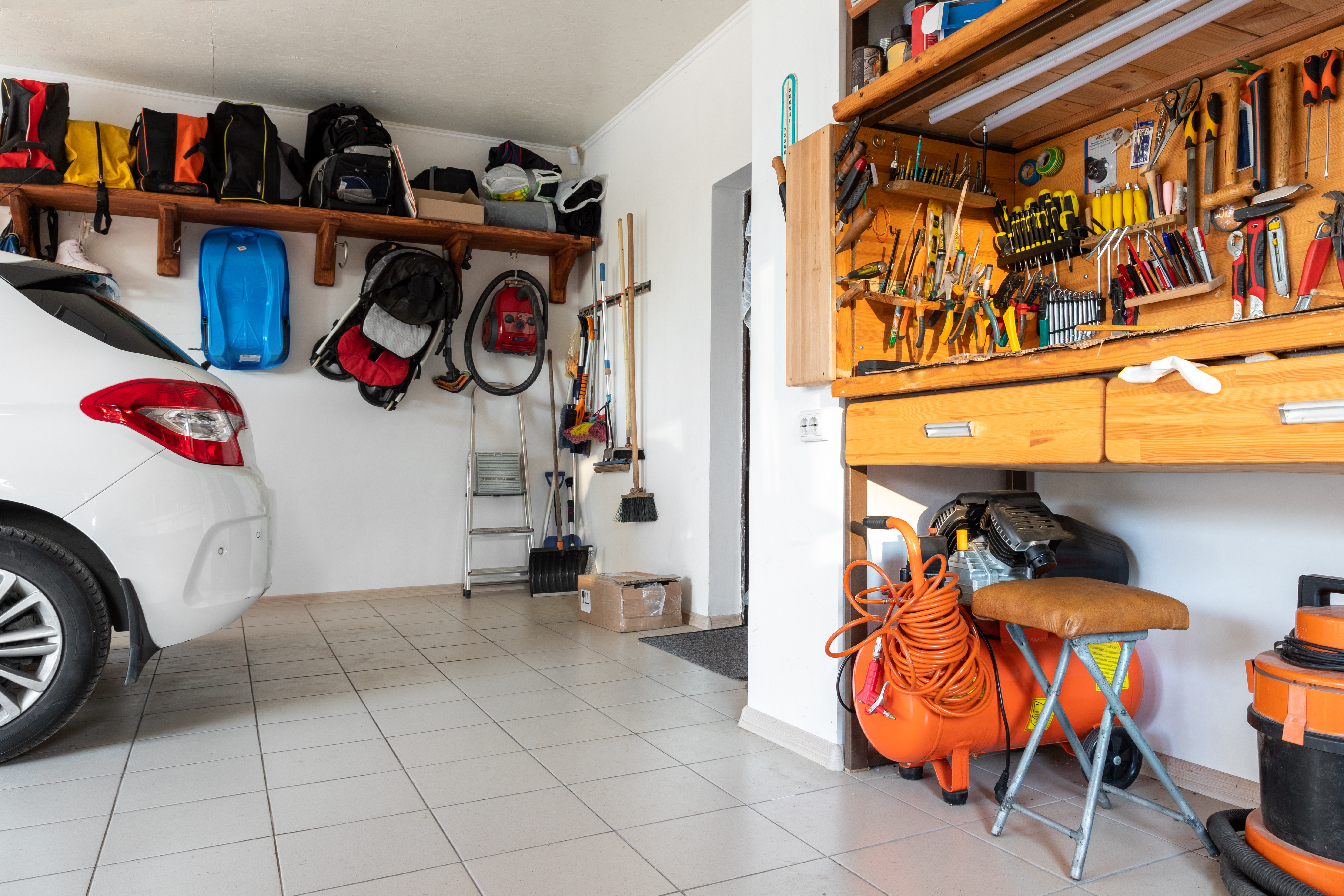 Attention aux produits chimiques entreposés dans votre garage ! © Kirill Gorlov, Adobe Stock